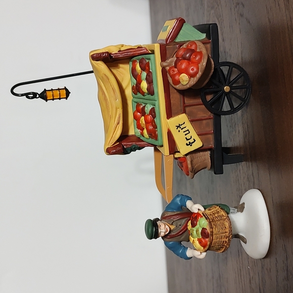 Department 56 the heritage Village Collection Chelsea market fruit monger & cart - Picture 2 of 9